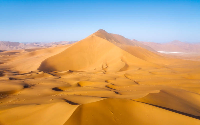 金色沙漠沙丘美景图片