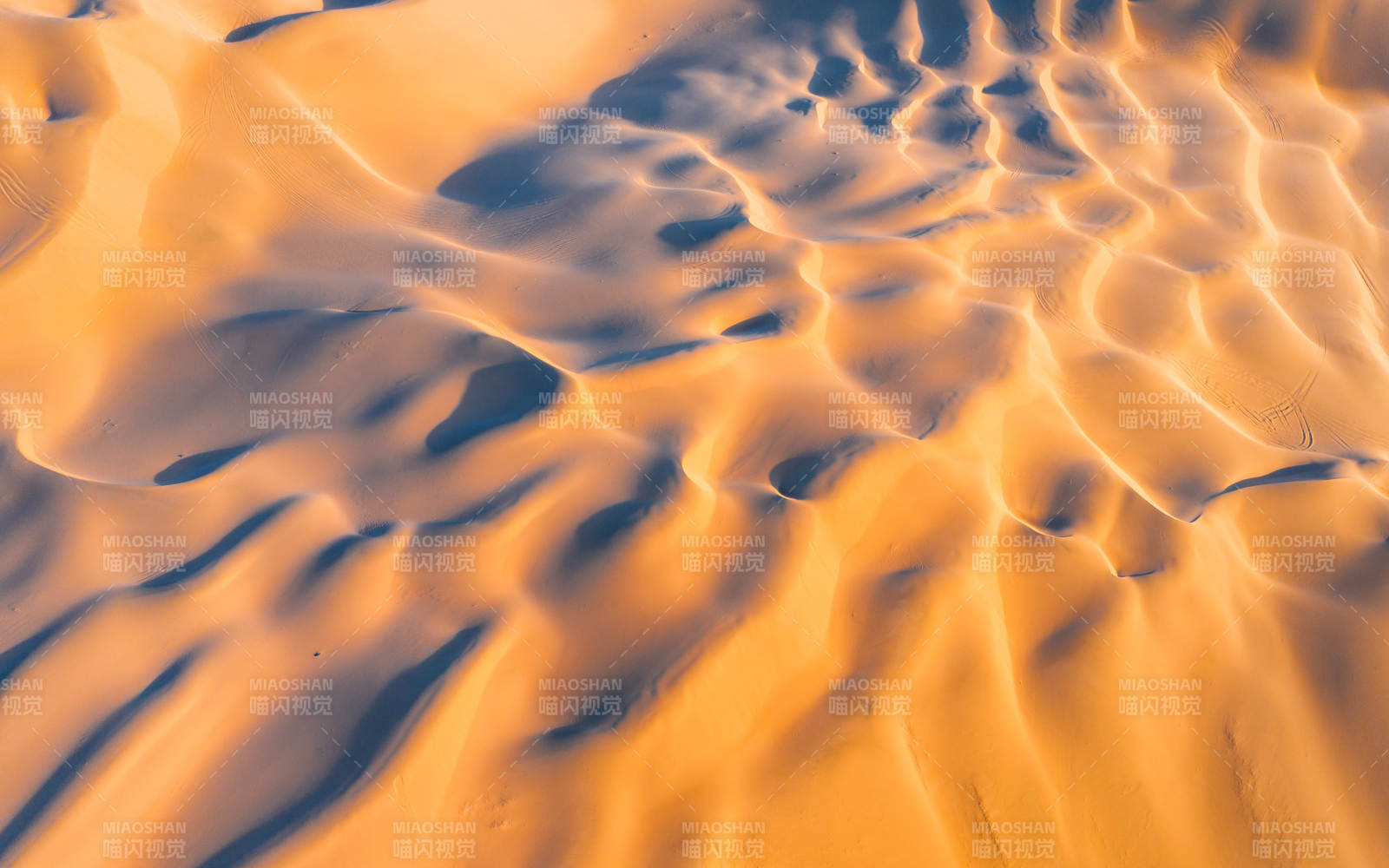 金色沙漠的纹理之美图片