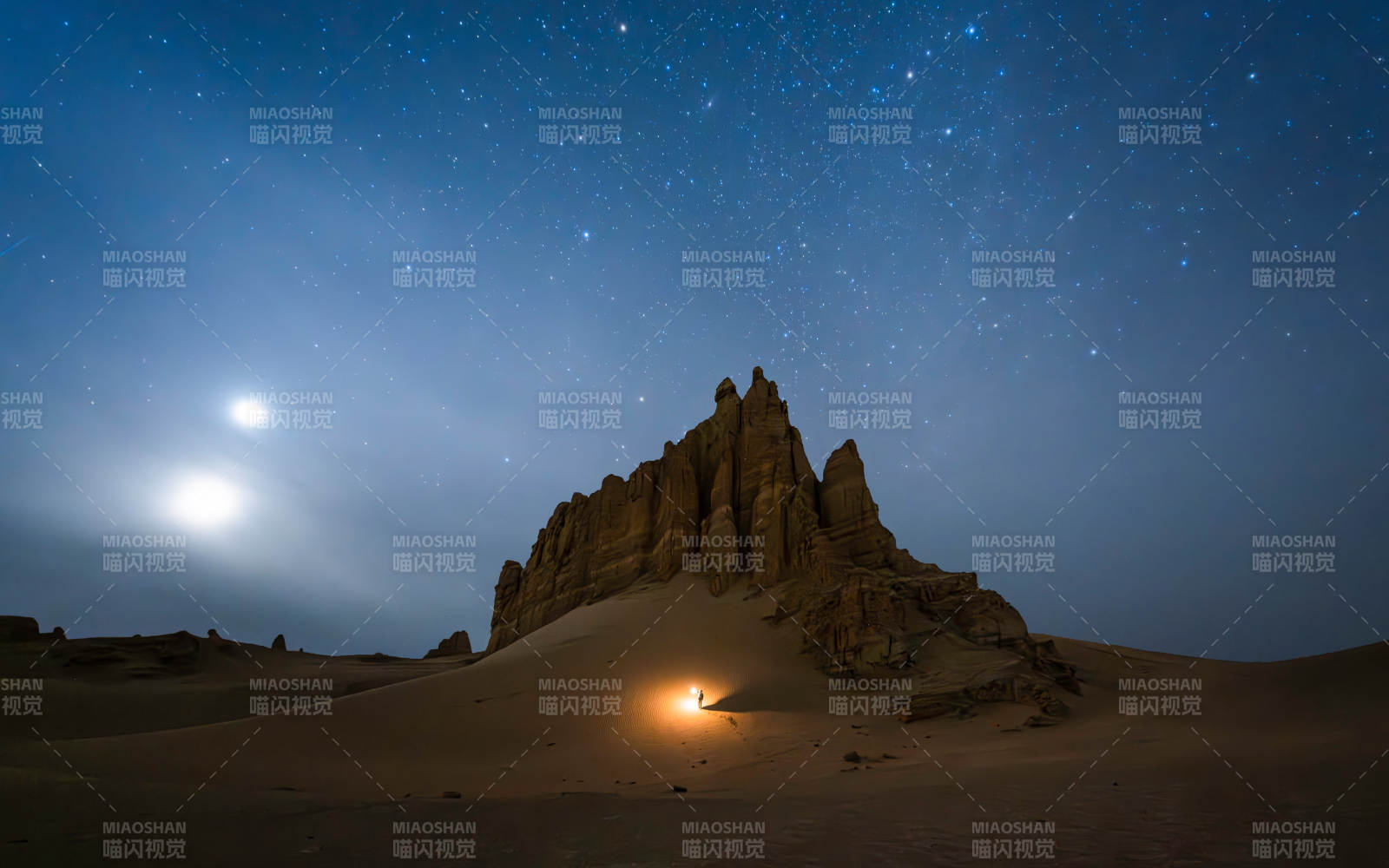 沙漠夜景 星光璀璨图片