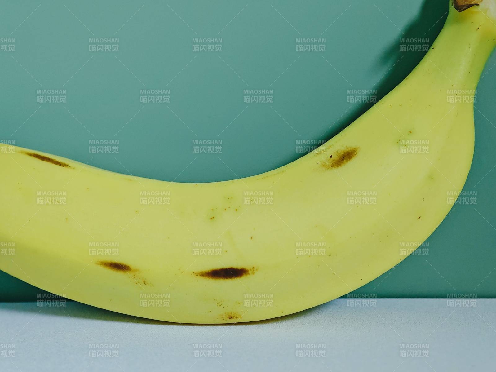 一根成熟的香蕉图片