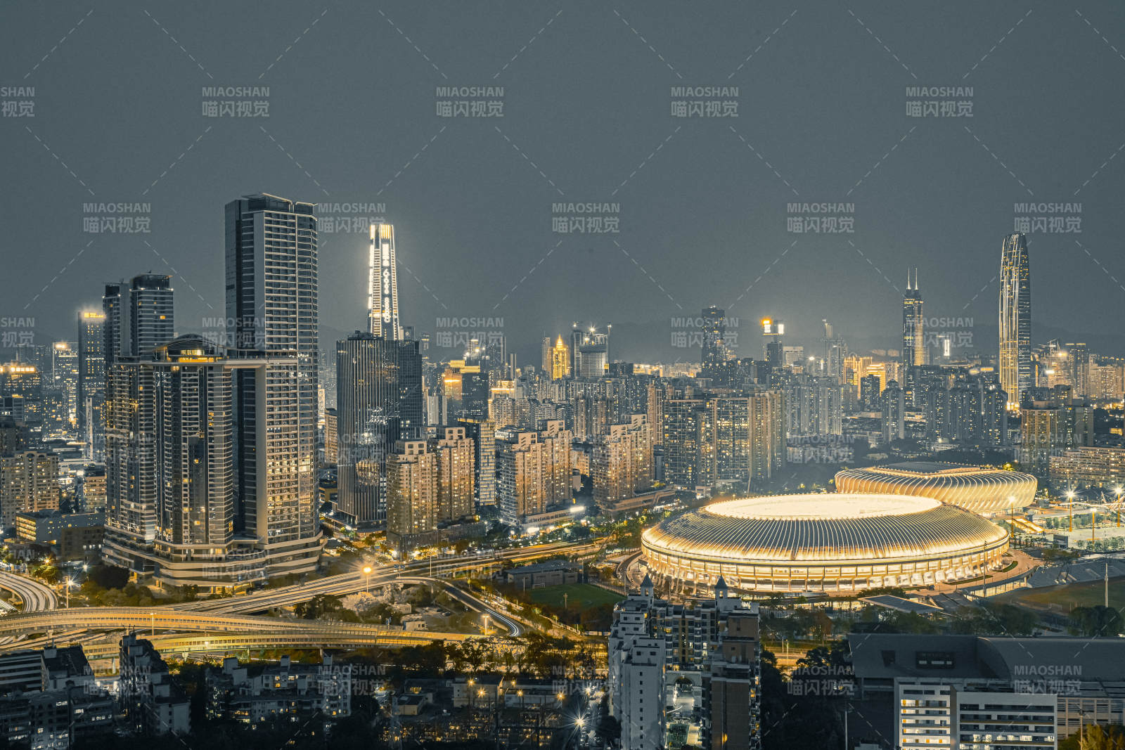 深圳城市夜景与体育场图片