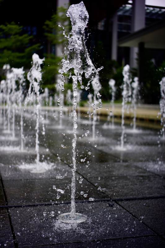 喷泉飞溅 水花四溢图片
