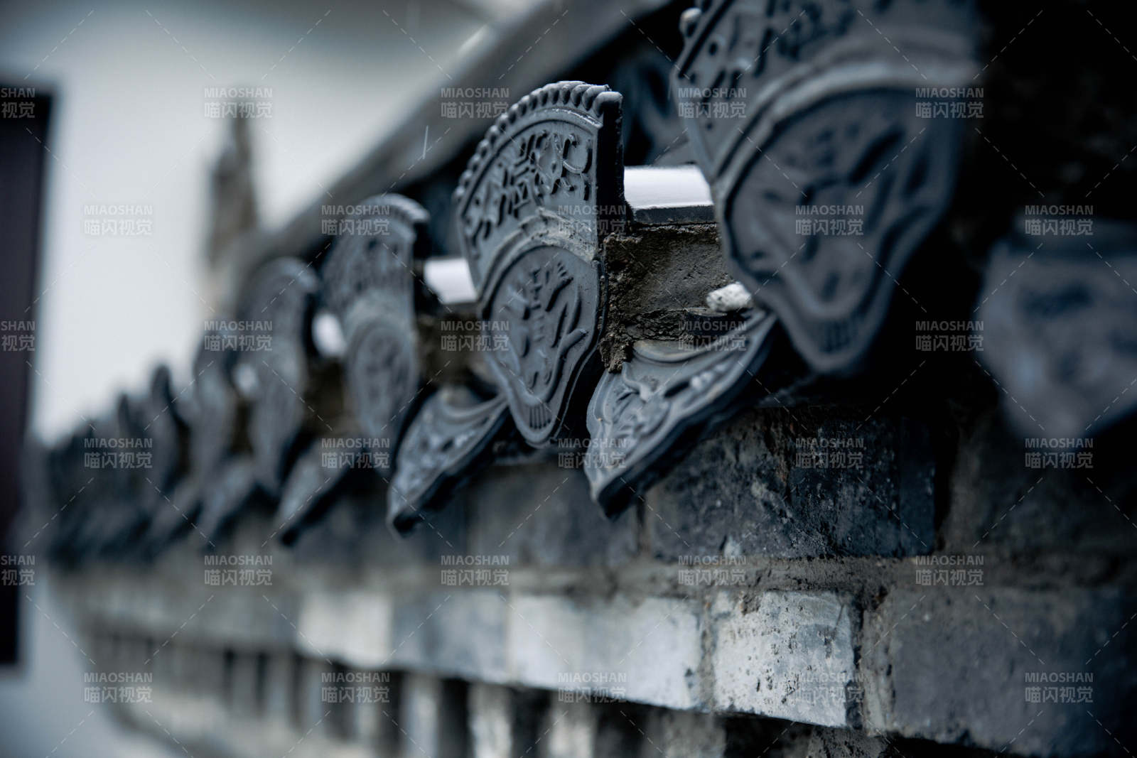 古墙飞檐 雪落无声图片