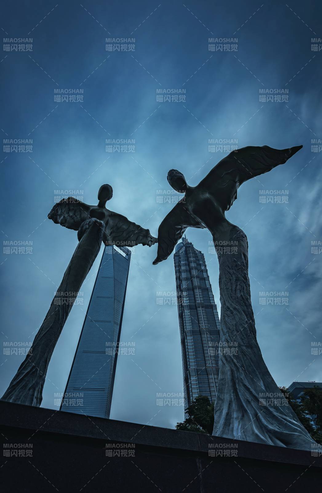 陆家嘴中心绿地雕塑 图片