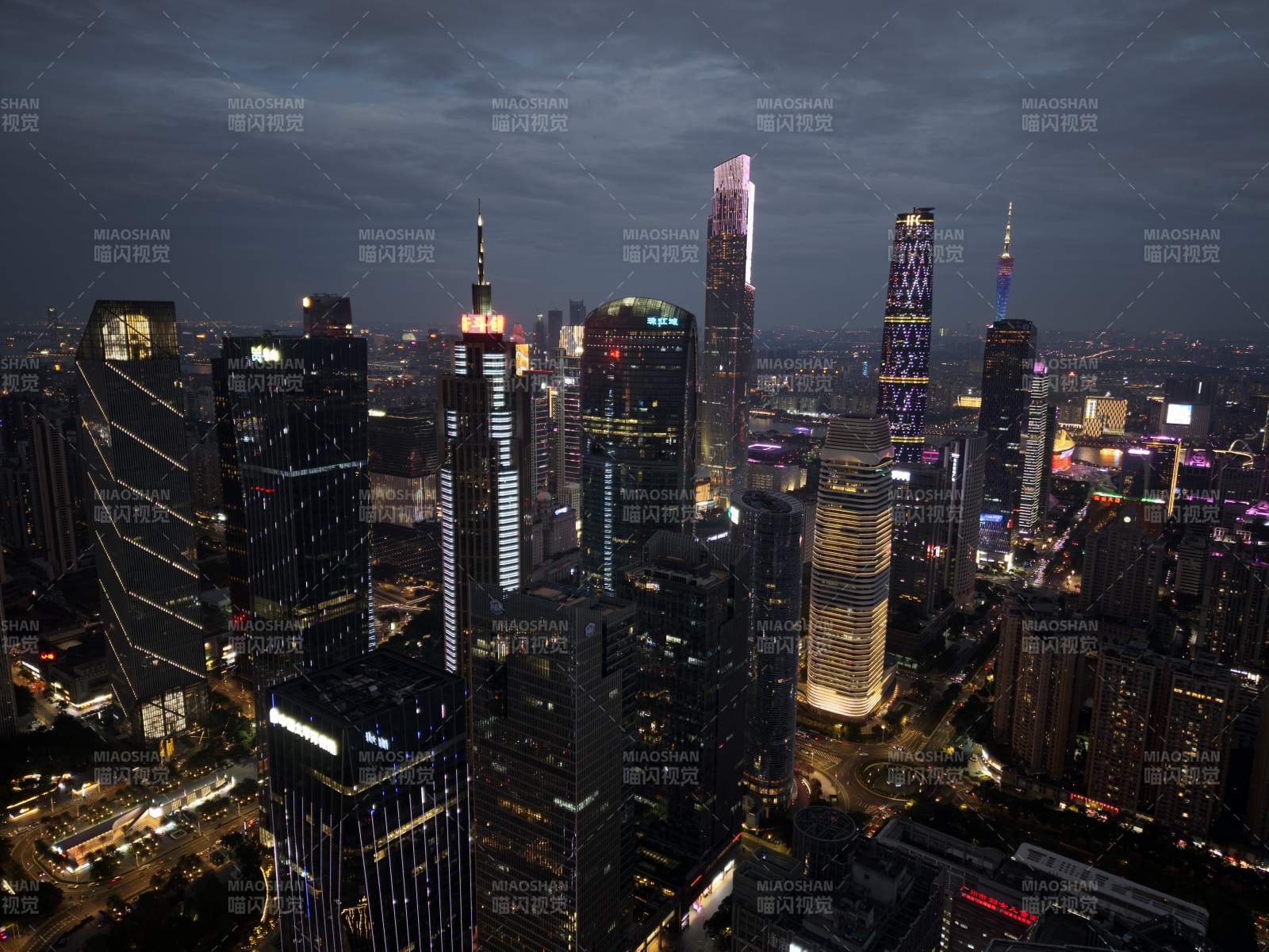 夜幕下的广州天际线图片