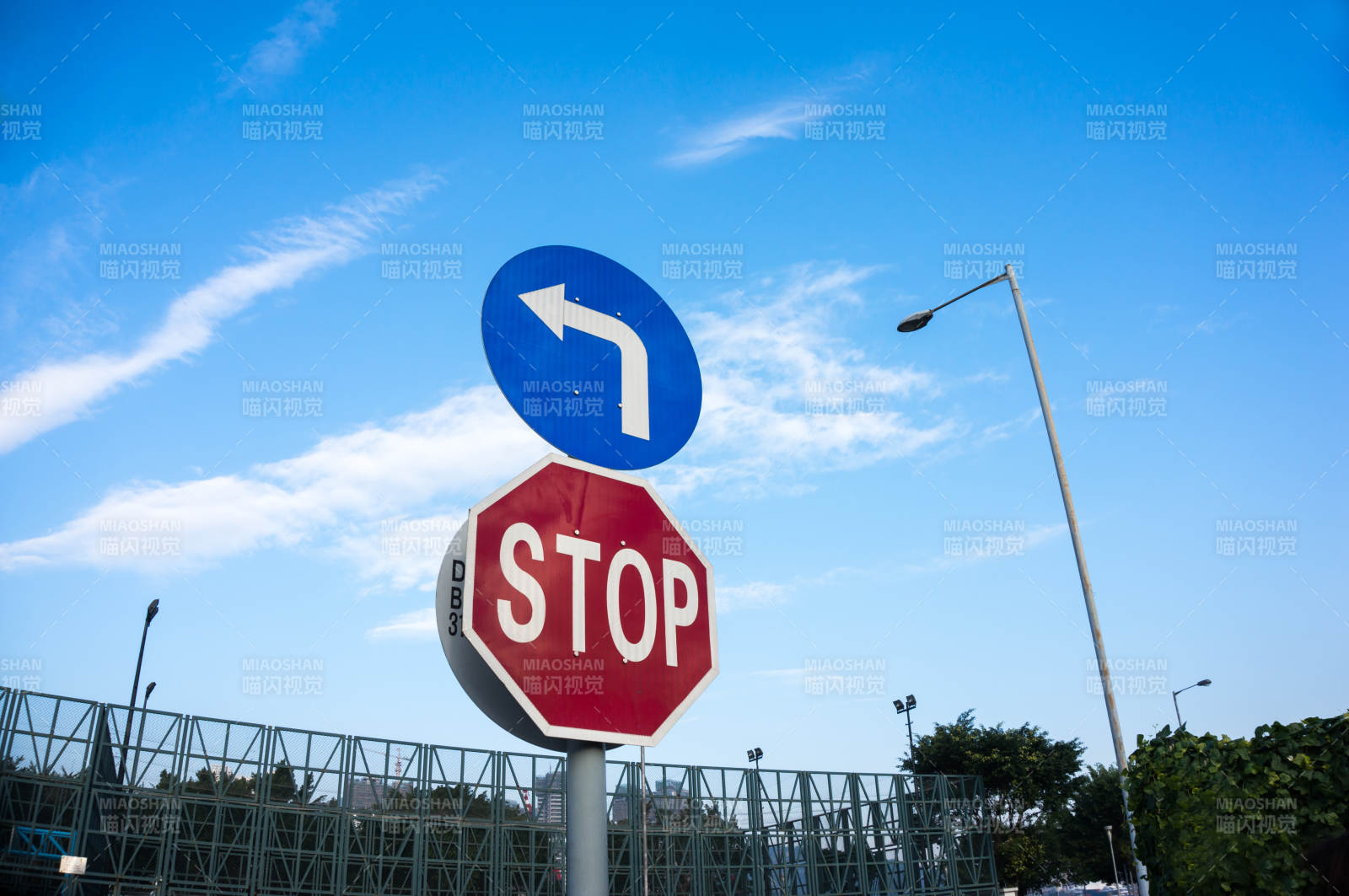 停与转 交通指示牌图片