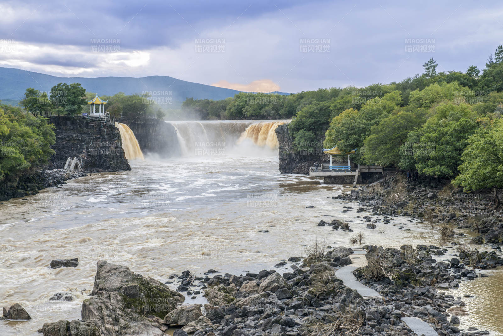 牡丹江镜泊湖吊水楼瀑布图片