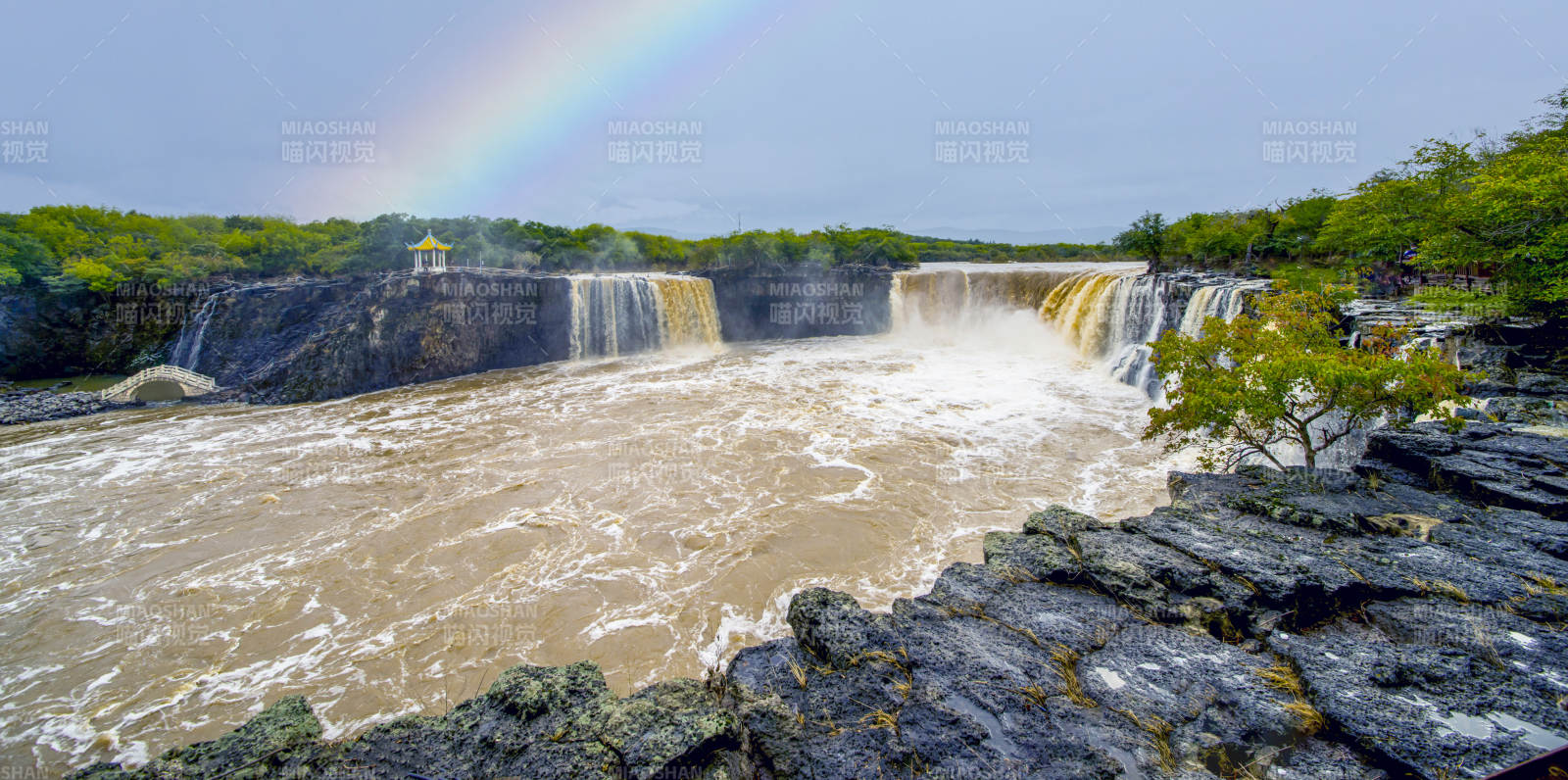 牡丹江镜泊湖吊水楼瀑布图片