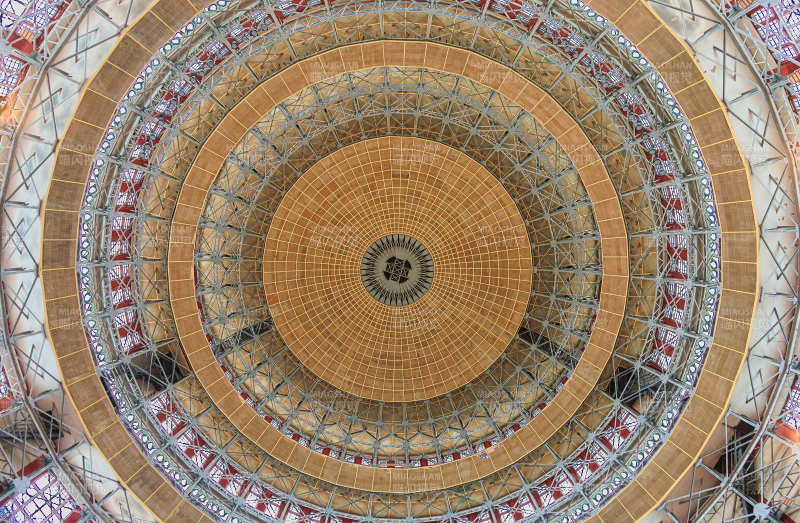 重庆市人民大礼堂圆形穹顶的内部结构图片