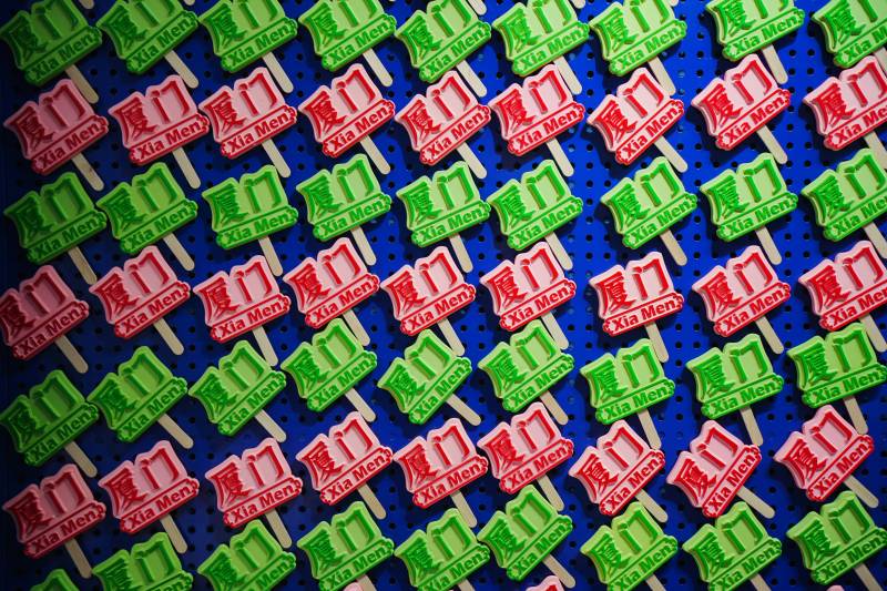 彩色冰棒模具排列整齐图片