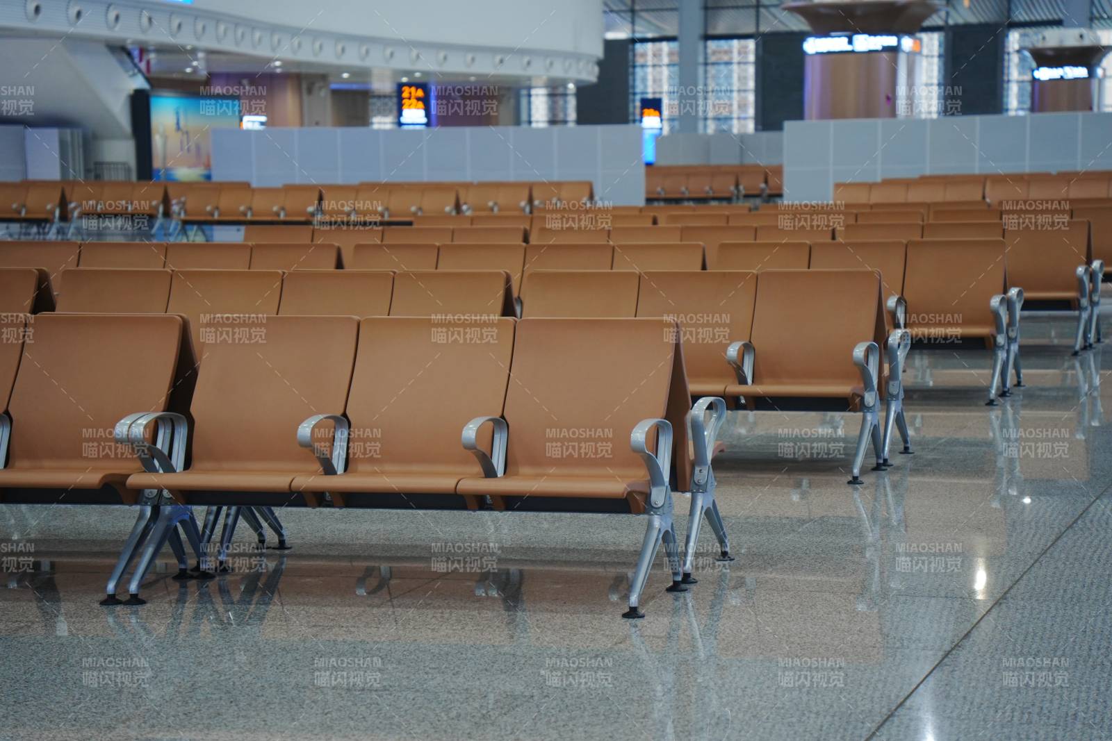 高铁站内候车厅图片