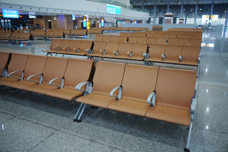 高铁站内候车室图片