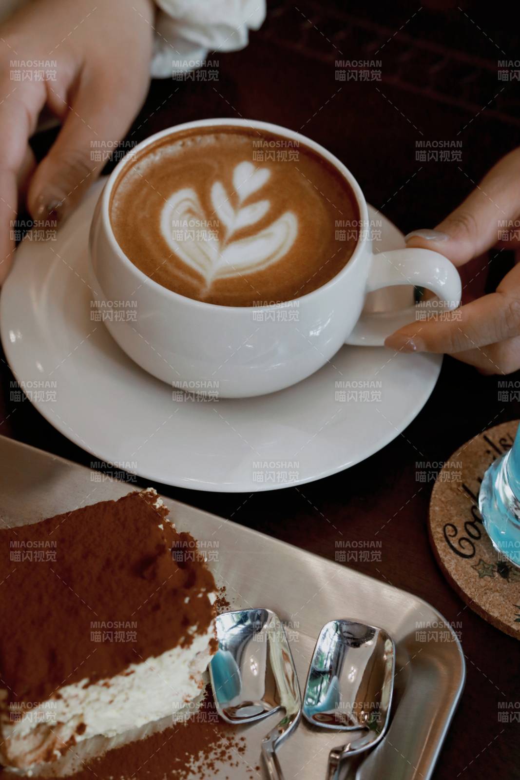 咖啡与甜点的完美搭配图片