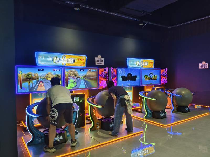 电玩城游戏体验区 互动滚球图片