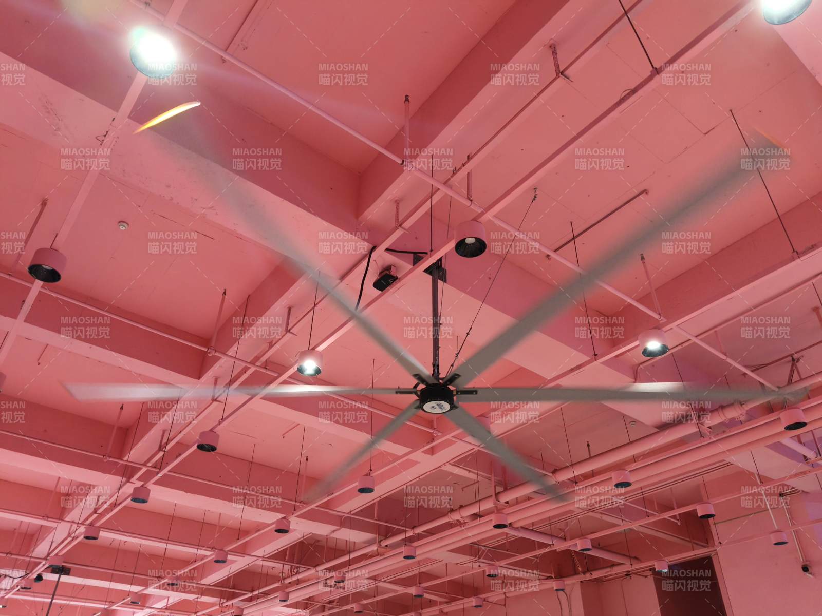 粉色工业风扇天花板图片