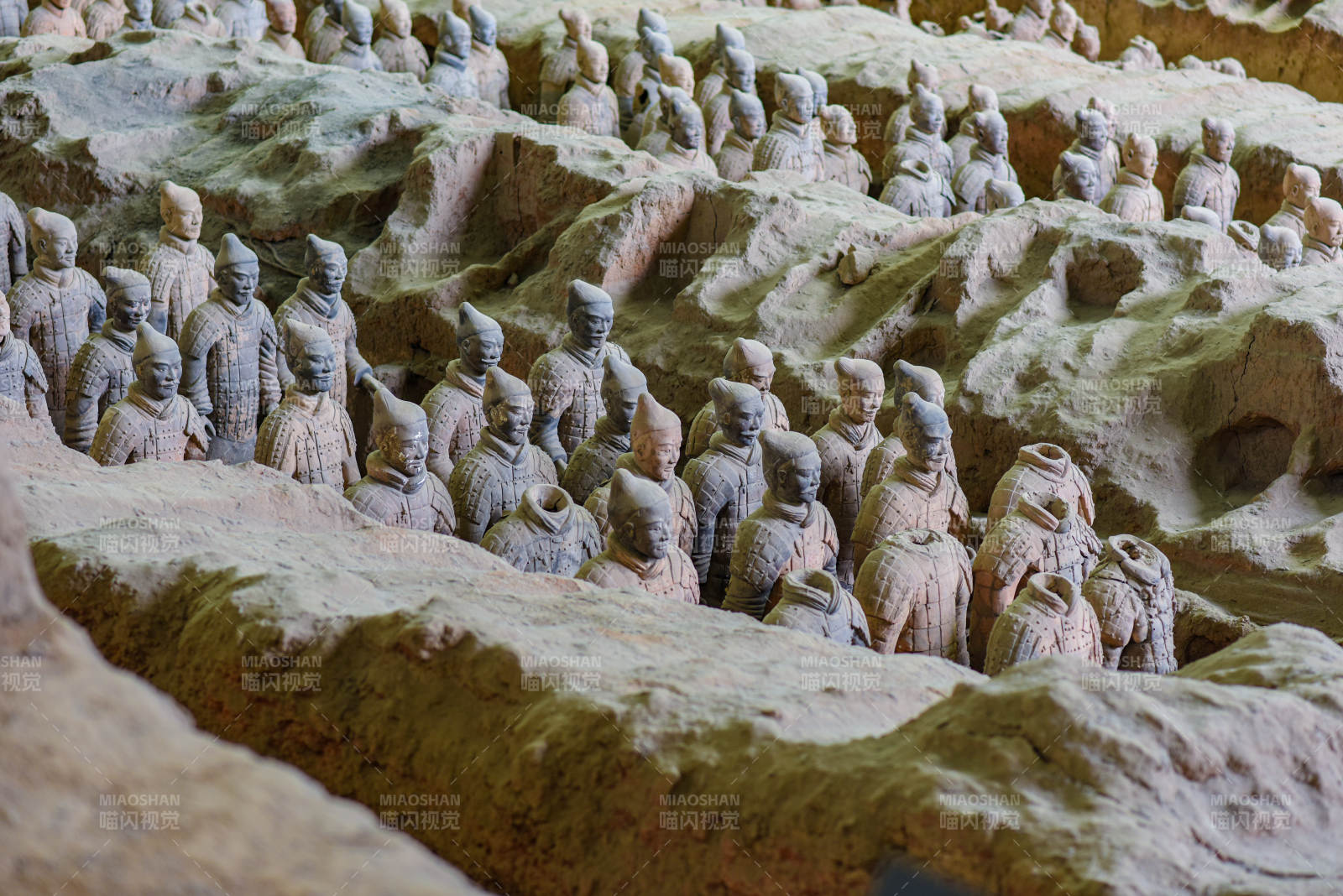 兵马俑坑内的壮观景象图片