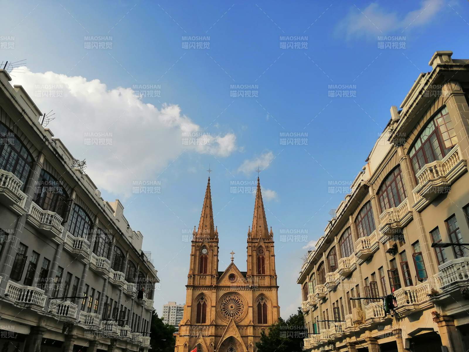 广州圣心大教堂及骑楼图片