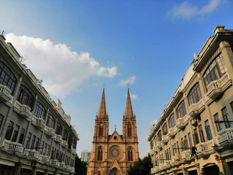 广州圣心大教堂及骑楼图片