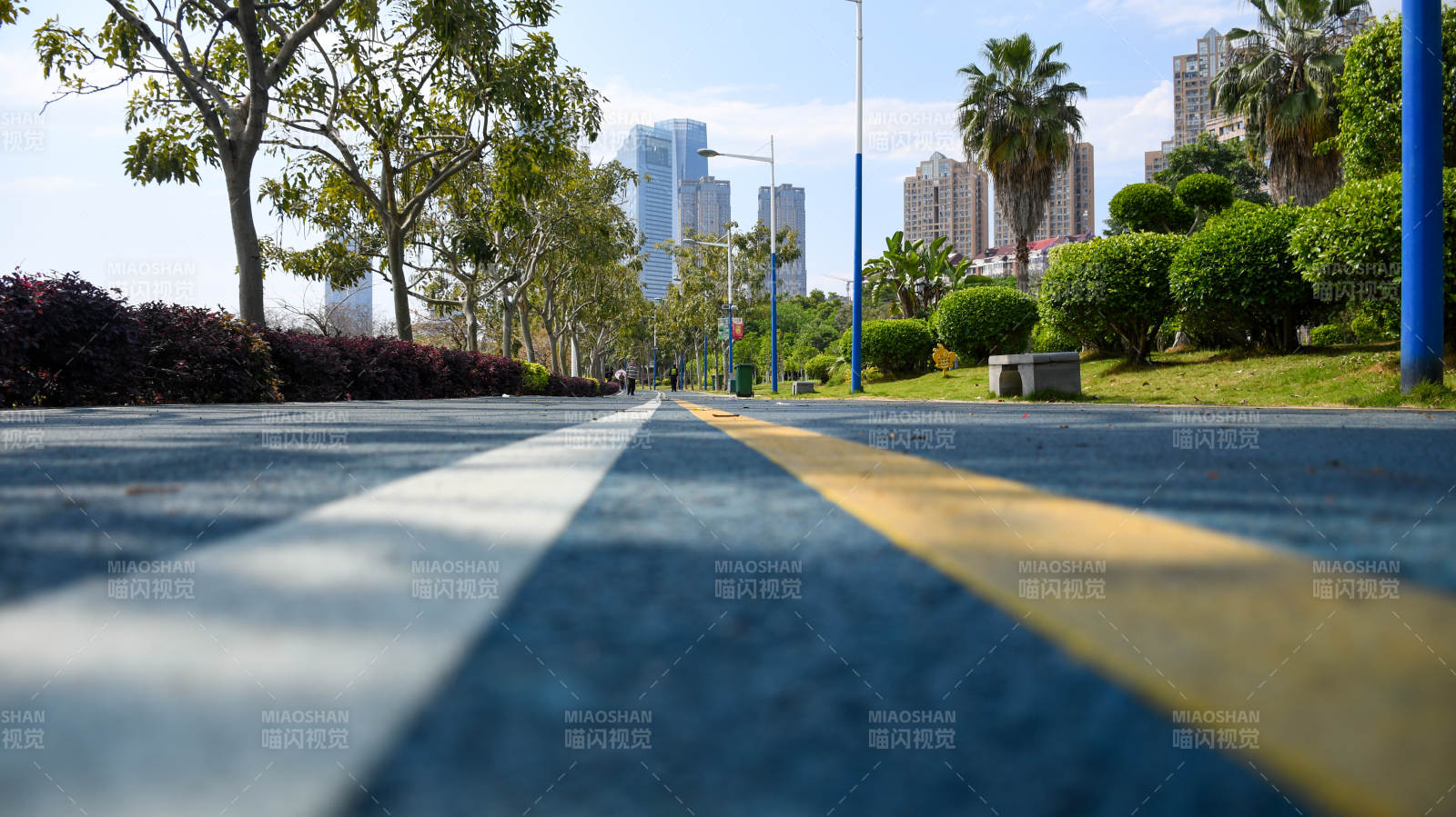 城市公园跑道风景图片