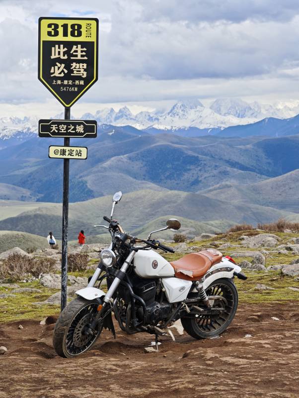 国道上的摩托车风景图片