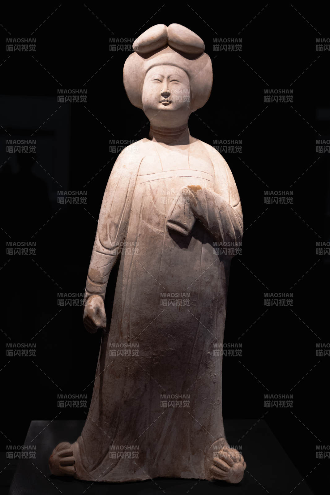 唐代女俑雕像图片