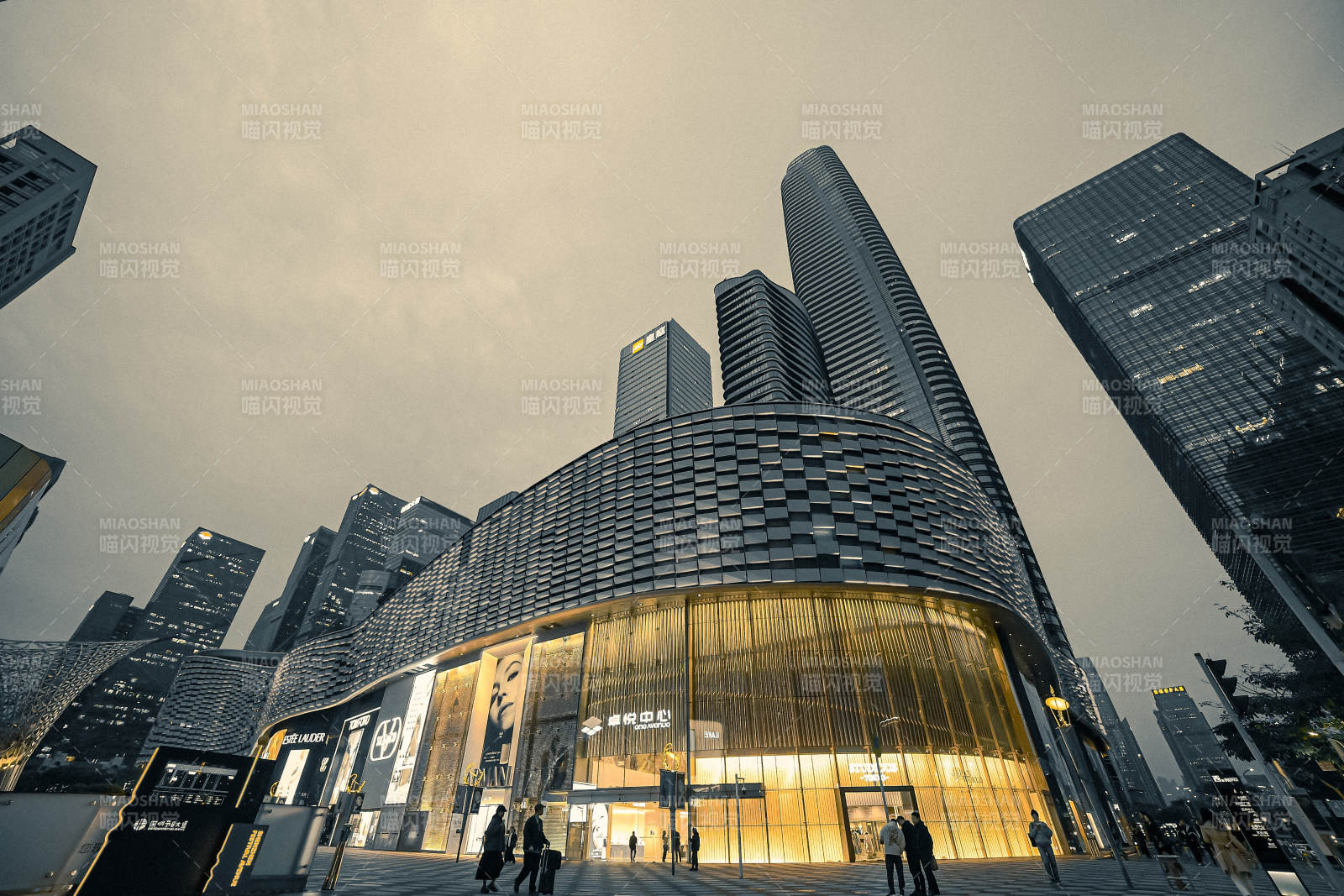 深圳卓悦中心现代都市建筑夜景图片