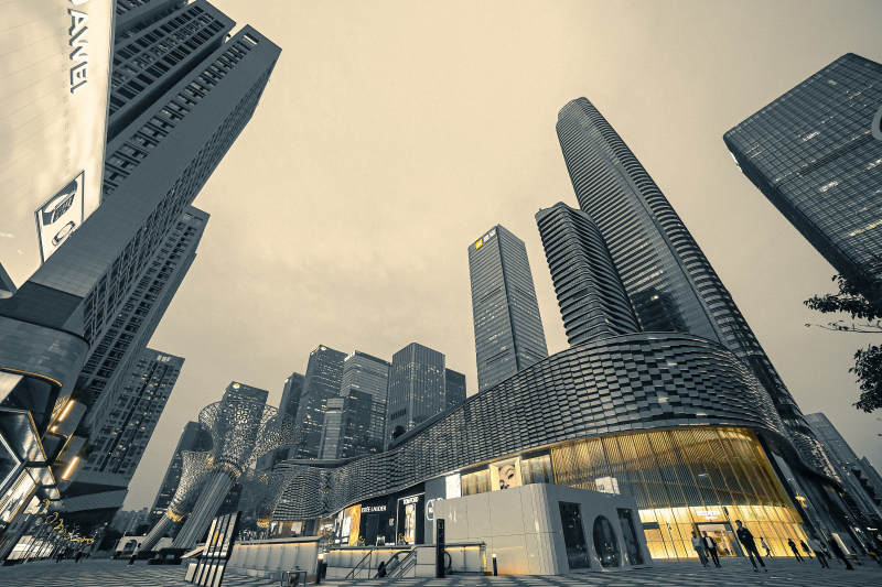 深圳卓悦中心现代都市高楼林立夜景图片