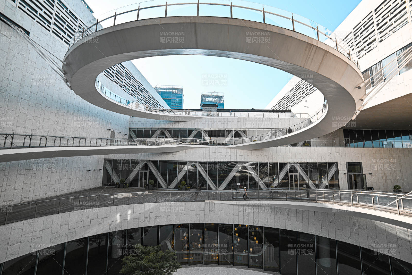 上海博物馆东馆现代建筑的曲线之美图片