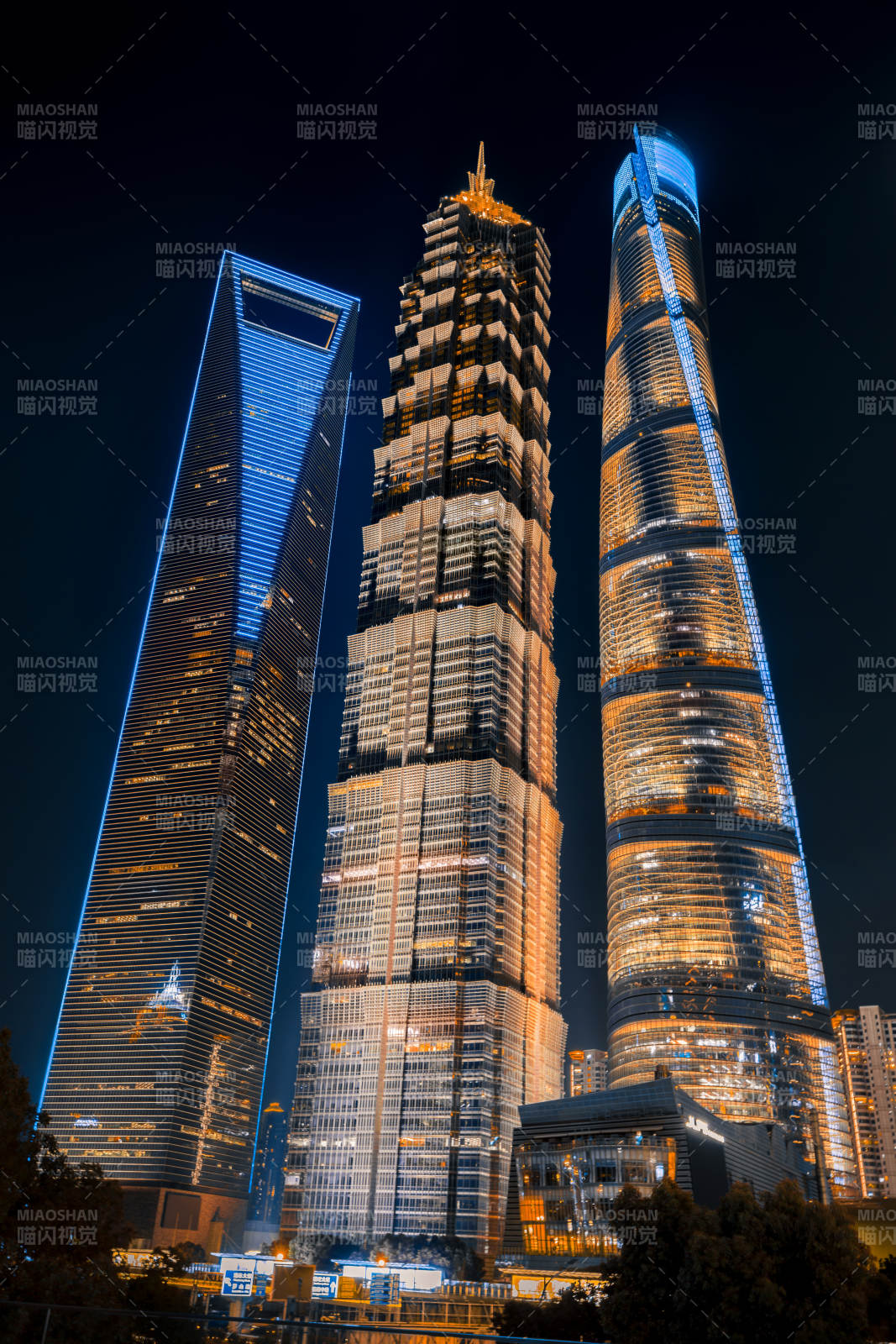上海夜景三塔辉映图片