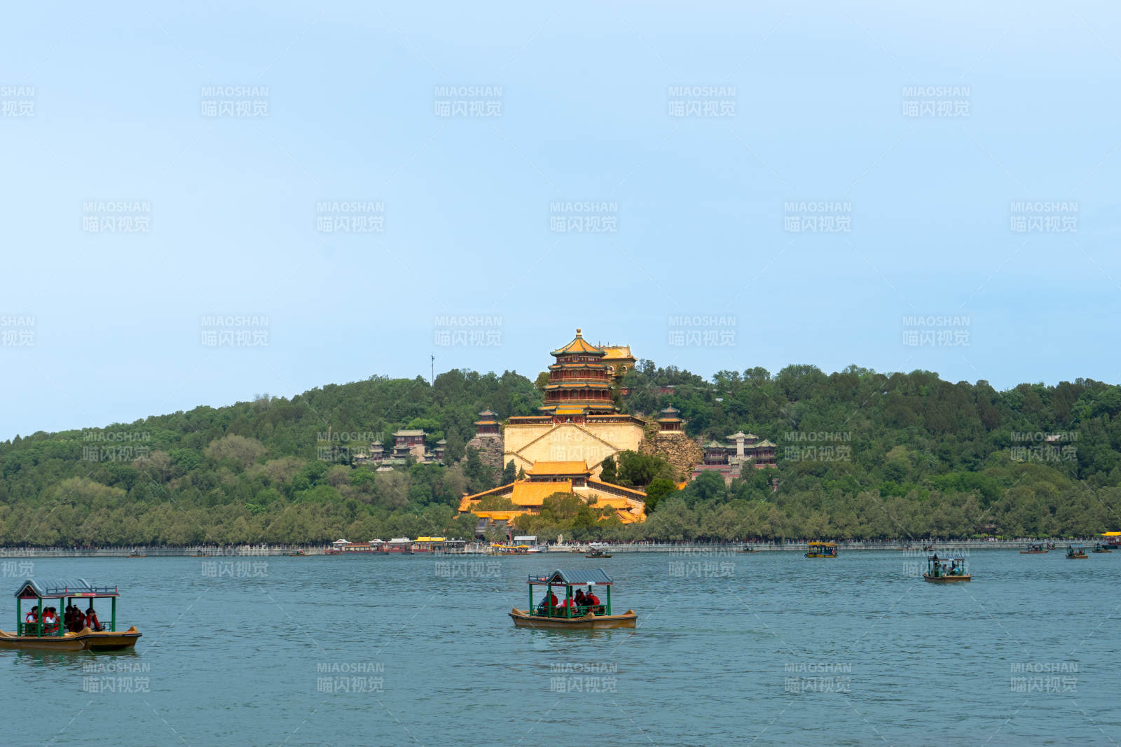 颐和园湖畔游船风景图片