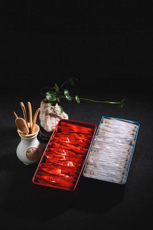 茶具与茶叶包装展示图图片