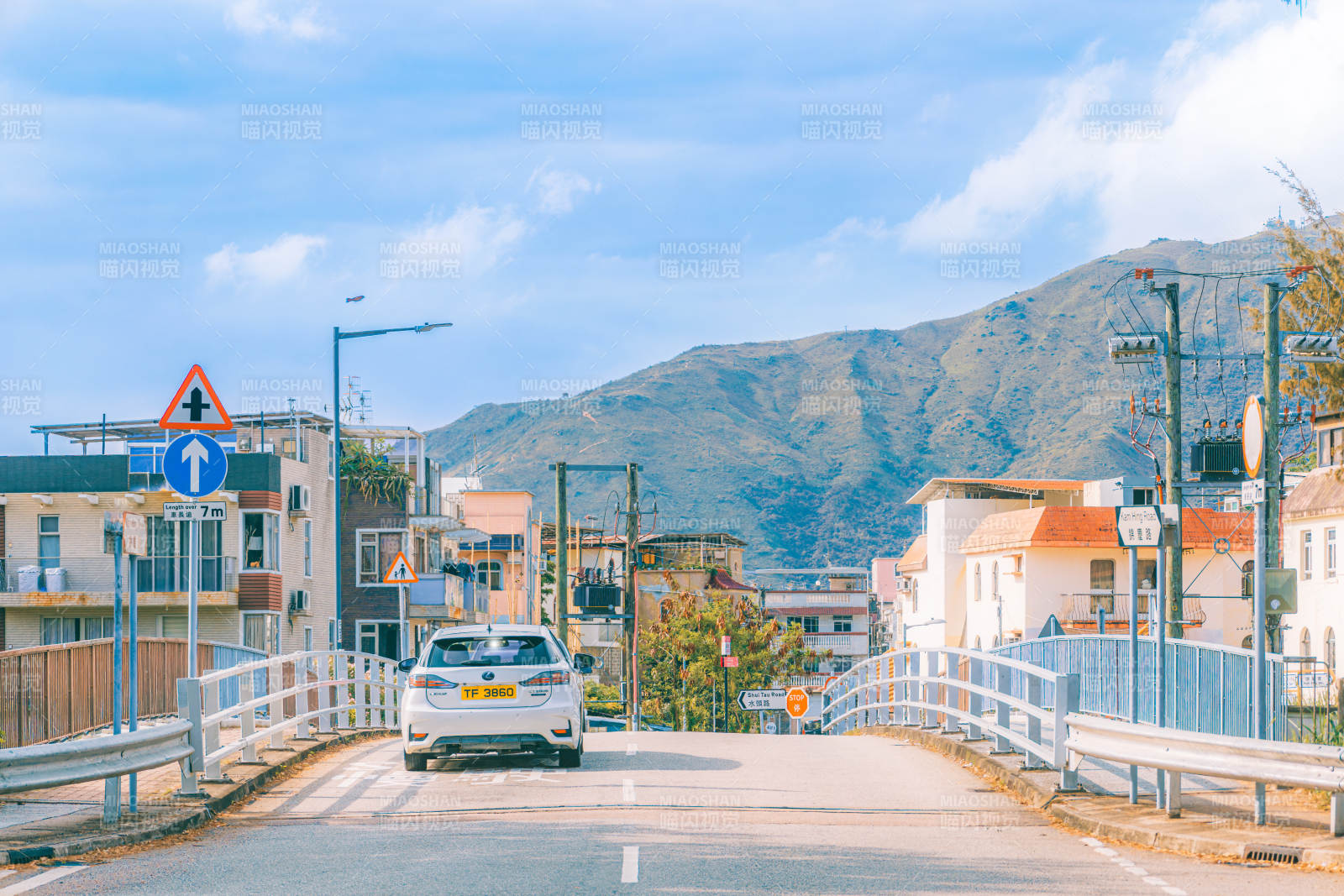 乡村小路 山景如画图片