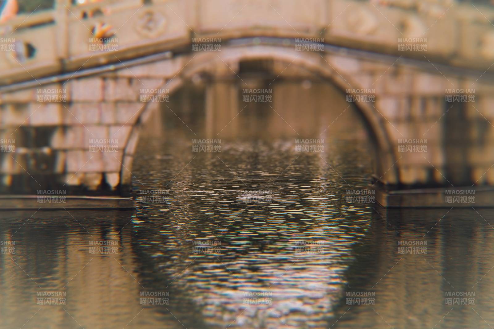 桥下流水 静谧时光图片