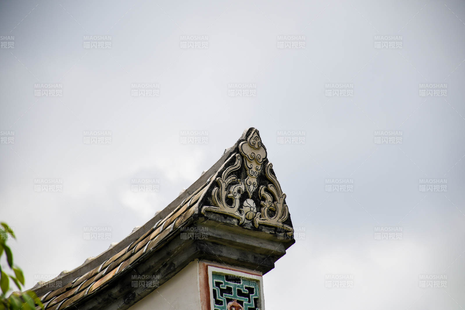 古建筑屋檐细节特写图片