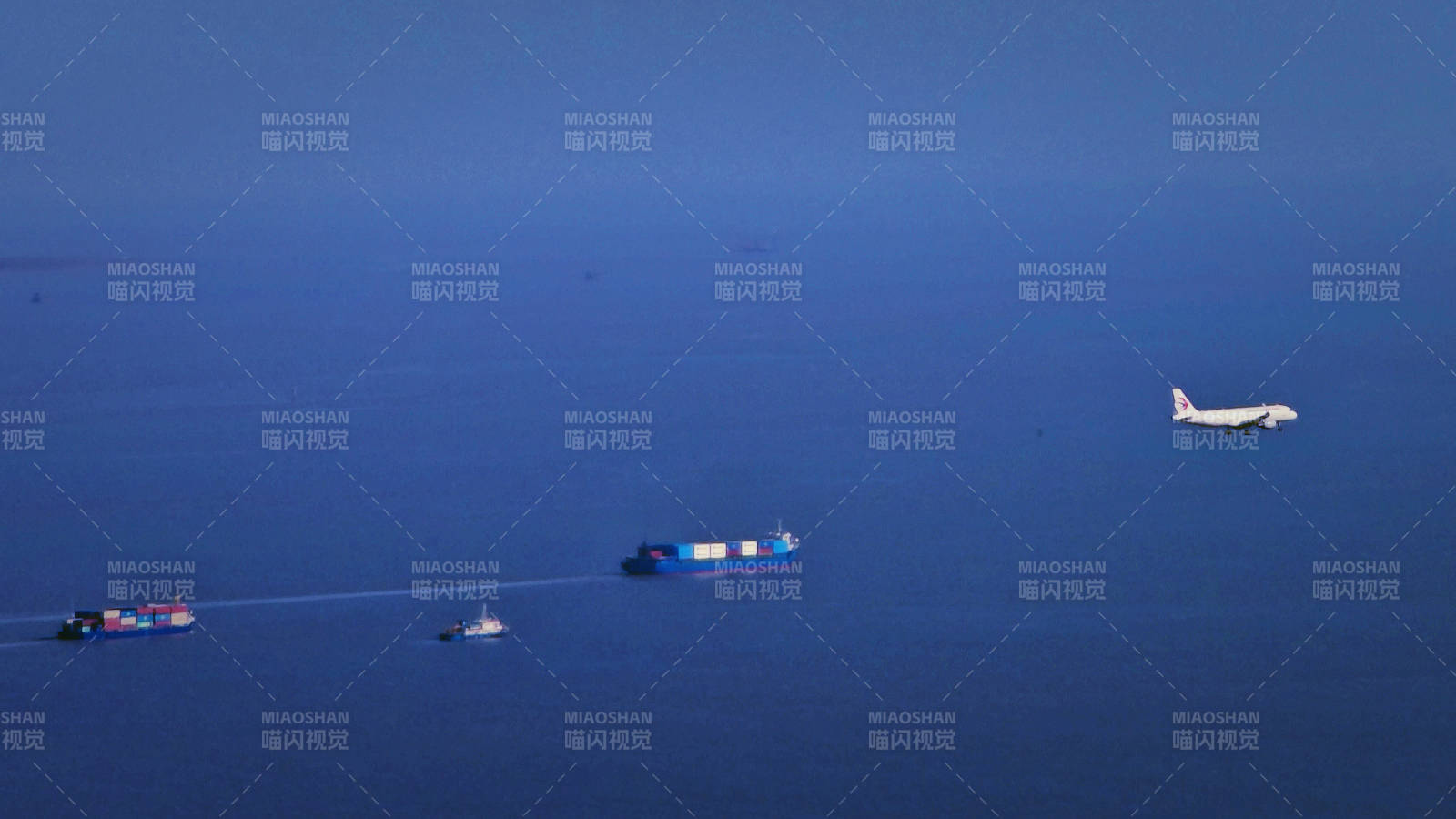 海上航行与空中飞行图片