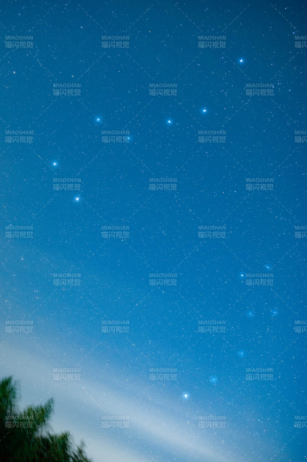 夜空中的北斗七星图片