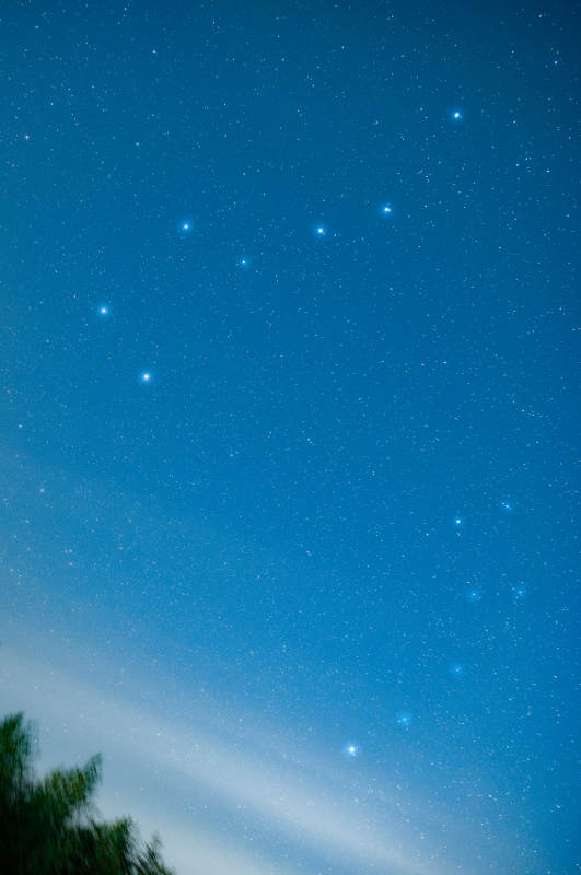 夜空中的北斗七星图片