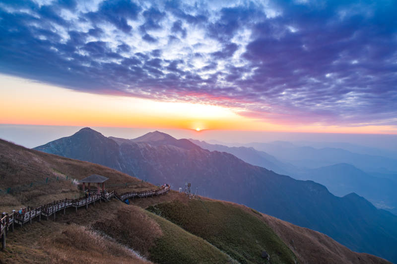 山巅日落 云海霞光图片