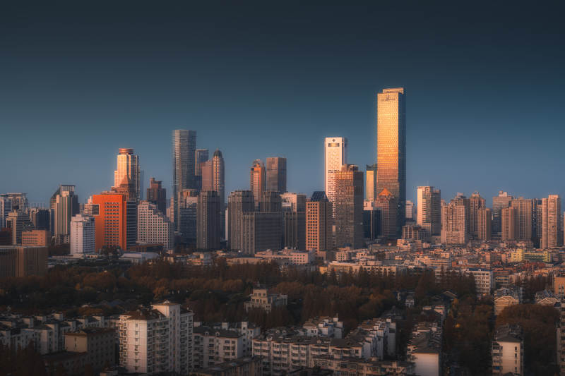 城市天际线黄昏时分图片