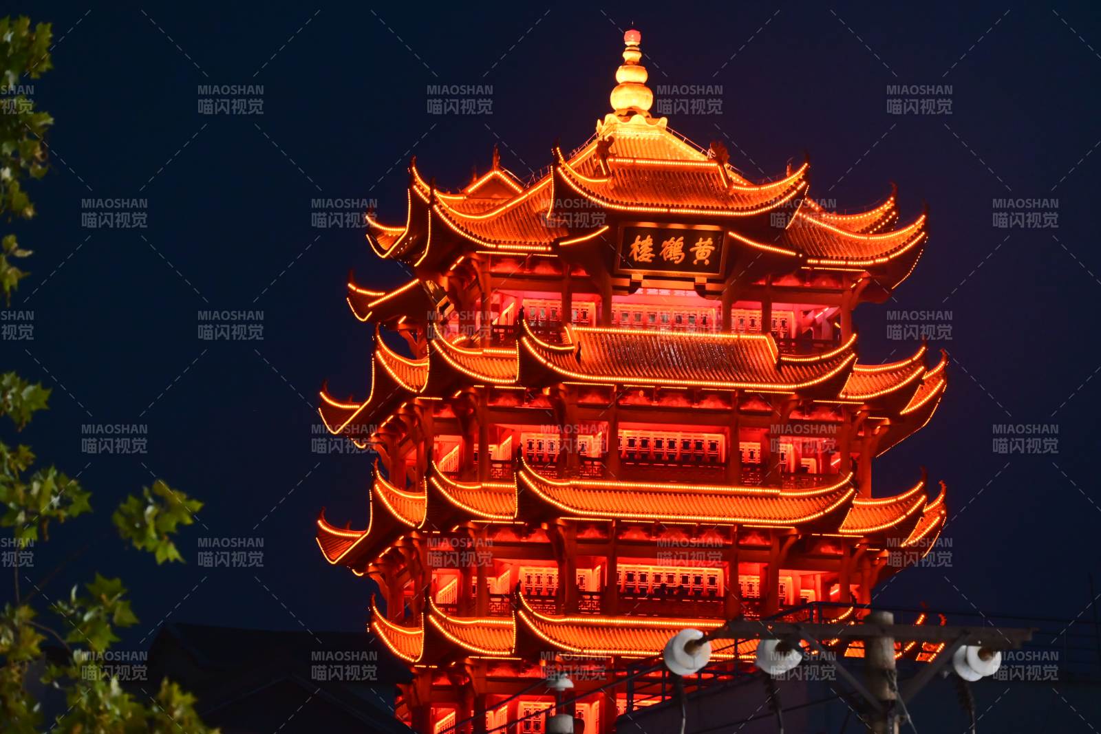 夜色中的黄鹤楼辉煌灯火图片