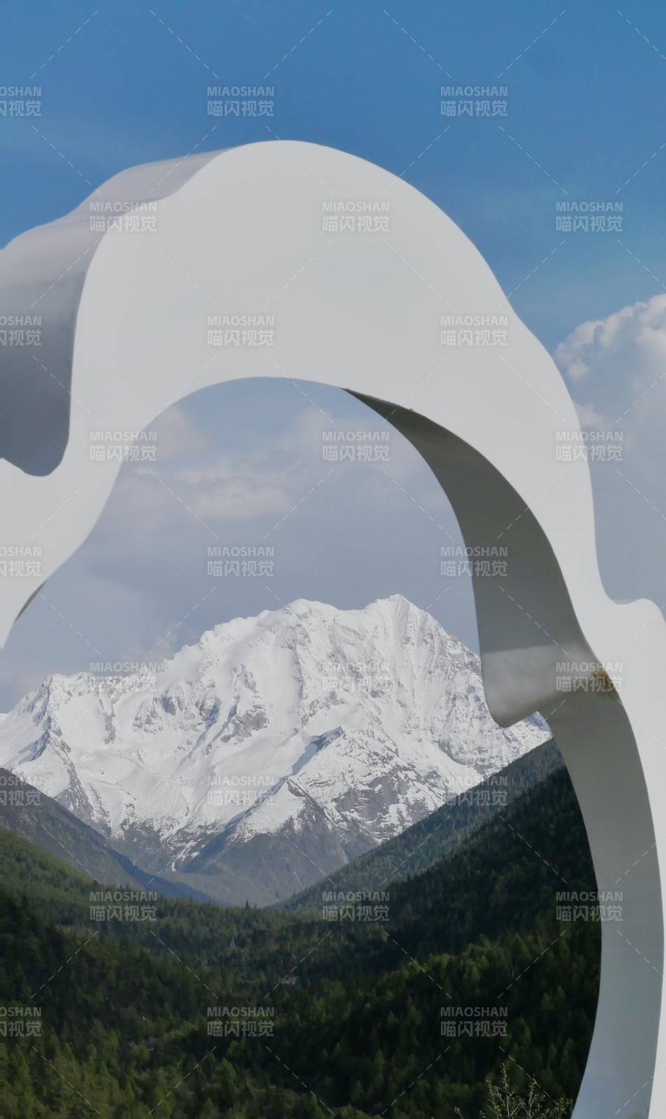 ［猫鼻梁观景台］雪山与雕塑的完美融合图片