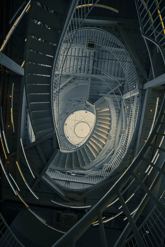 米域·有光螺旋楼梯的光影艺术图片