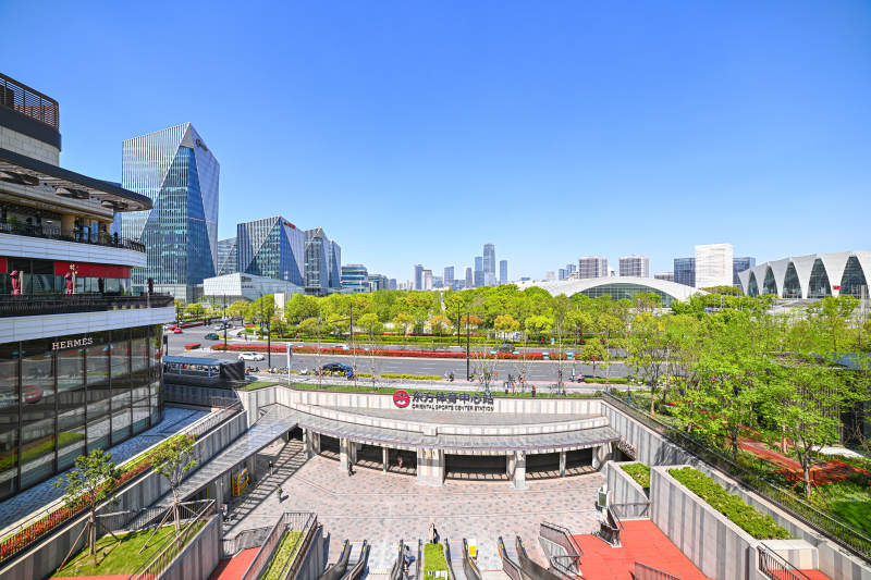 城市绿洲与现代建筑图片