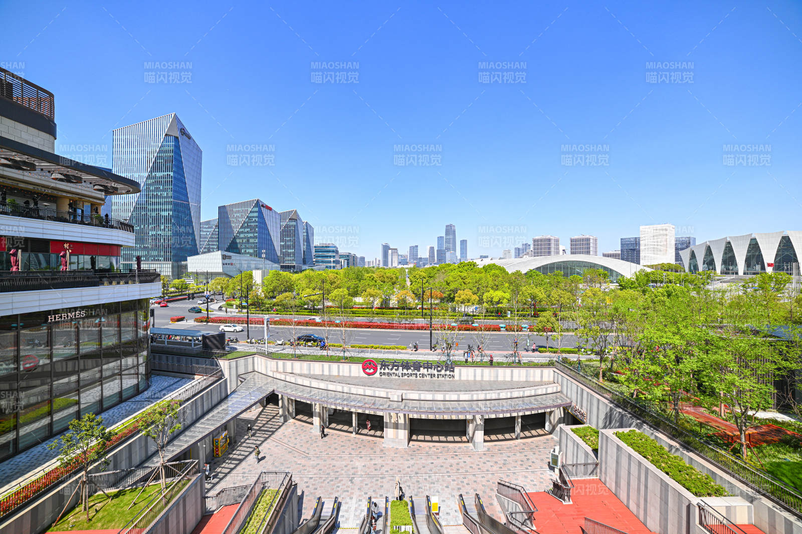 城市绿洲与现代建筑图片