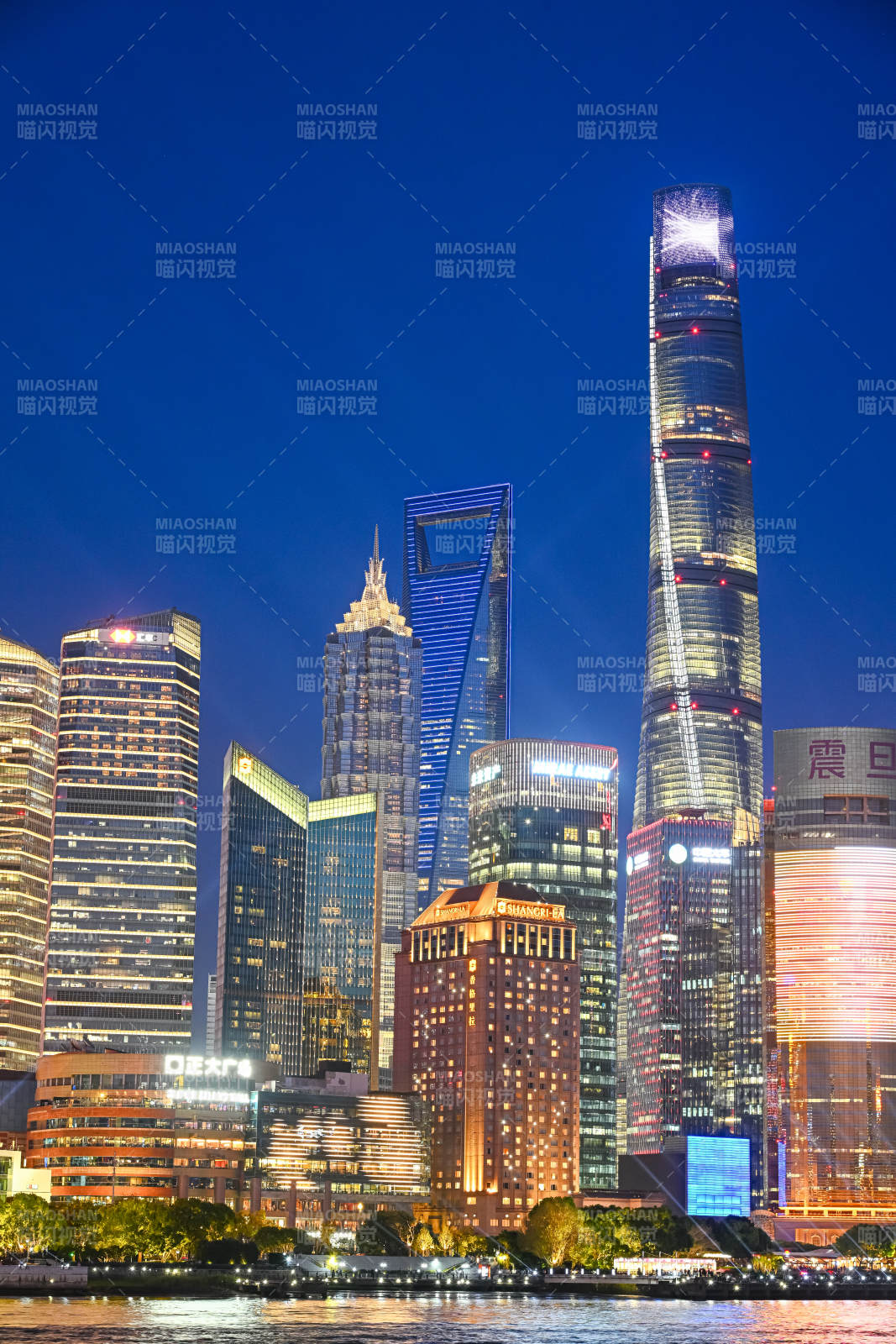 上海夜景 高楼林立 璀璨夺目图片