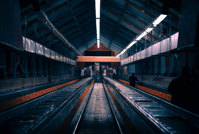 地铁站台夜景图片