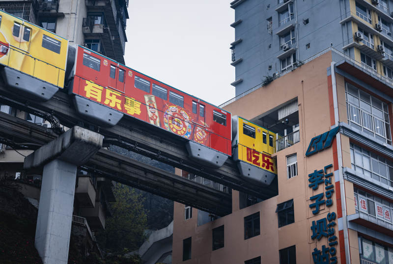 重庆轻轨穿楼而过图片