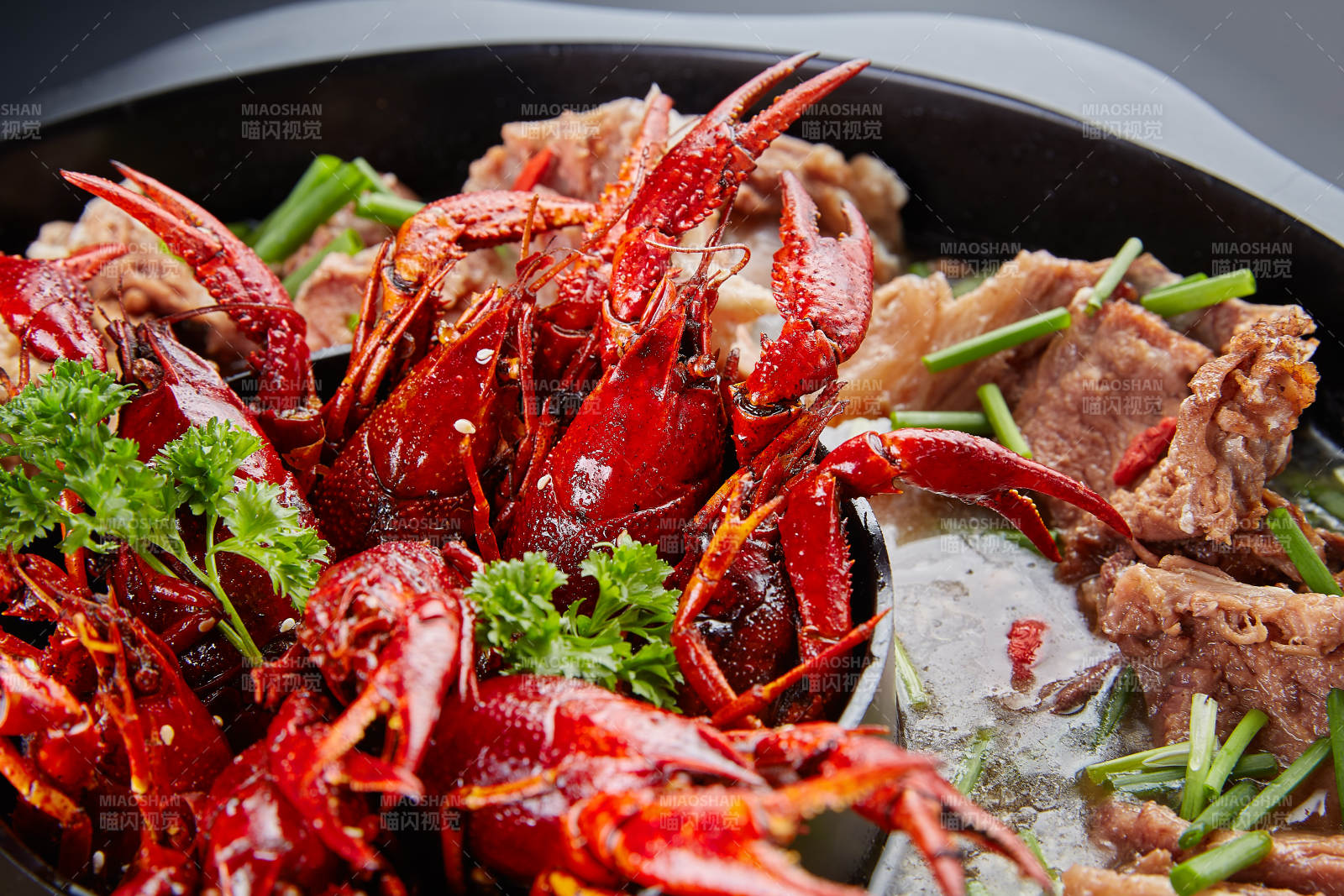 麻辣小龙虾与牛肉煲图片