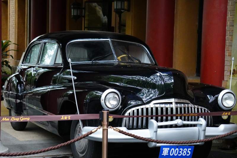 复古黑色轿车展示图片