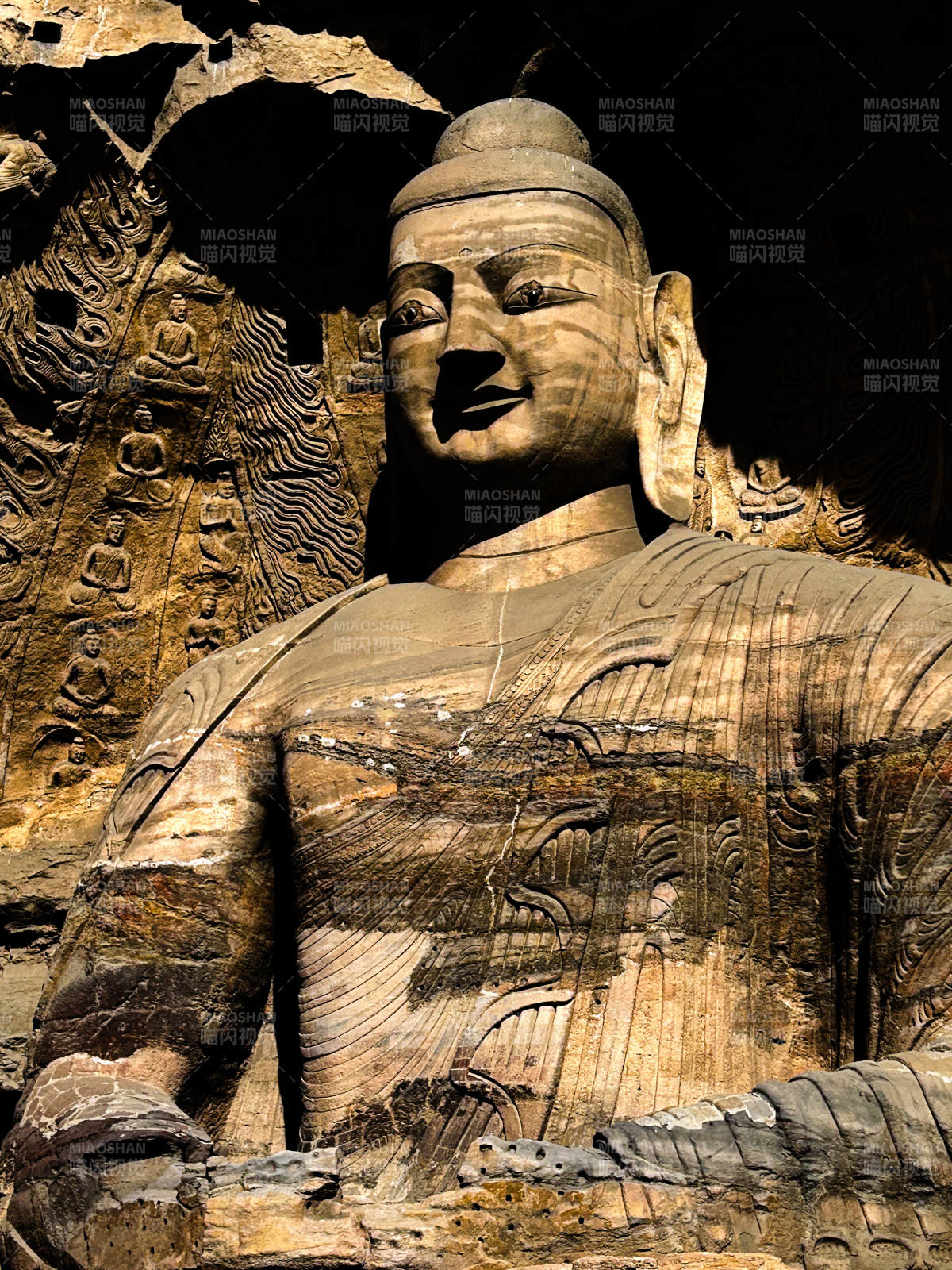 大佛雕像 庄严神圣图片